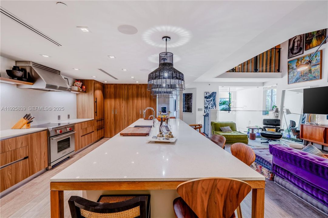 待售: $3,350,000 (3 贝兹, 3 浴室, 2120 平方英尺)