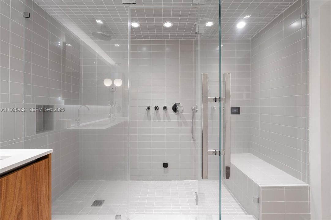 Main Bathroom 1