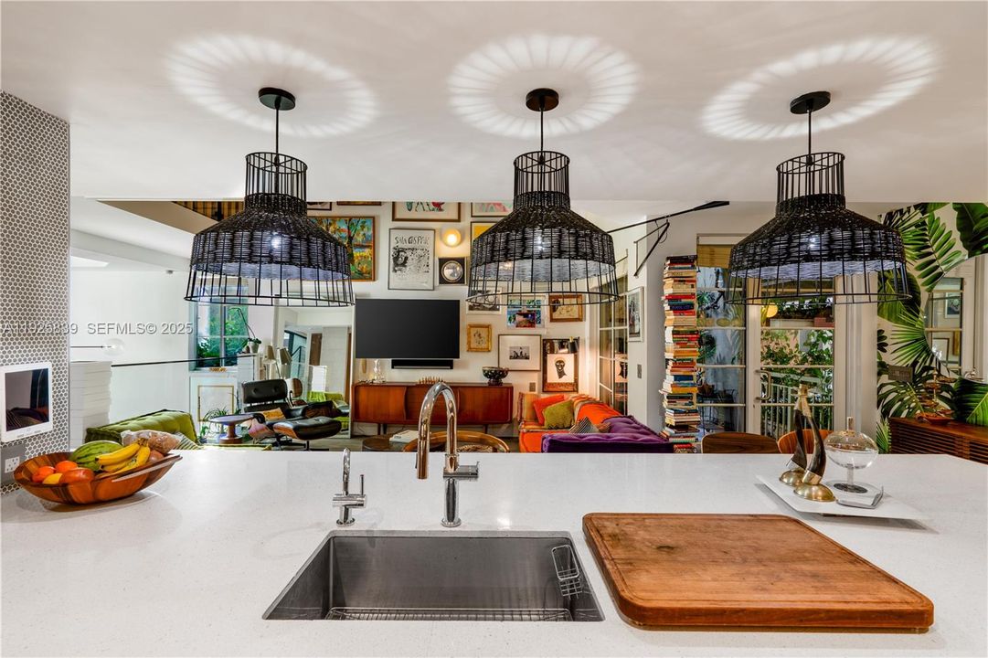 待售: $3,350,000 (3 贝兹, 3 浴室, 2120 平方英尺)