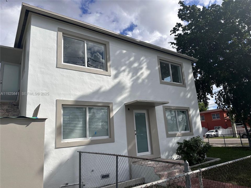 出租: $3,000 (2 贝兹, 2 浴室, 980 平方英尺)