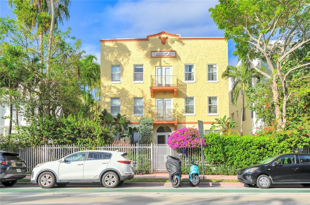 待售: $449,000 (2 贝兹, 1 浴室, 931 平方英尺)