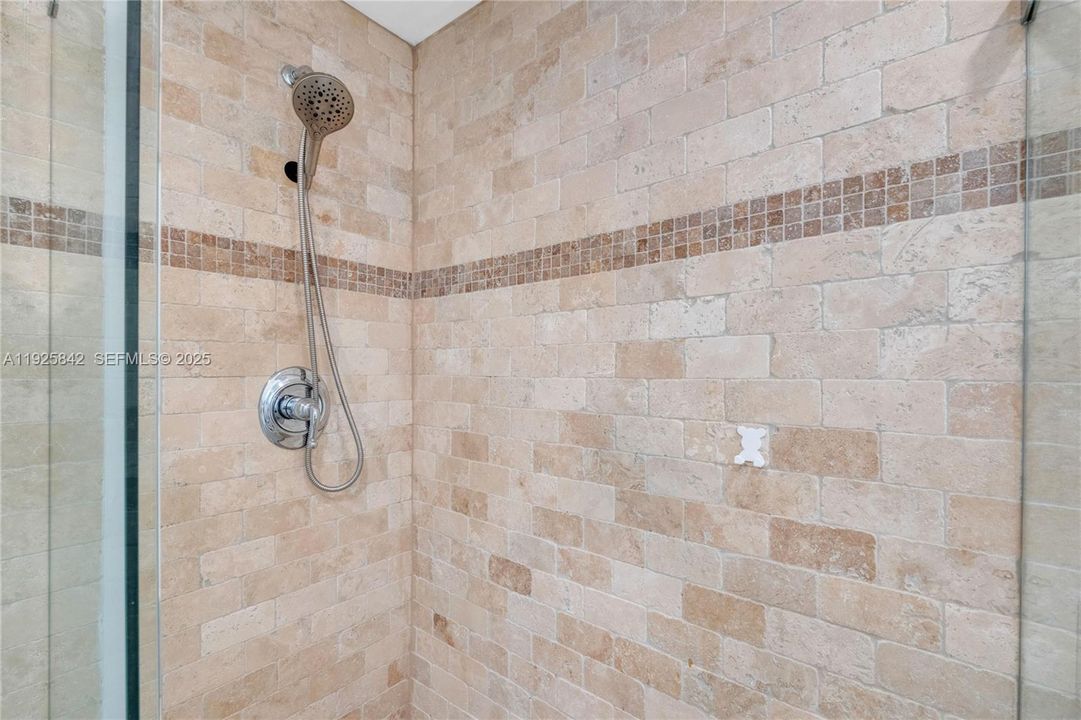 待售: $449,000 (2 贝兹, 1 浴室, 931 平方英尺)