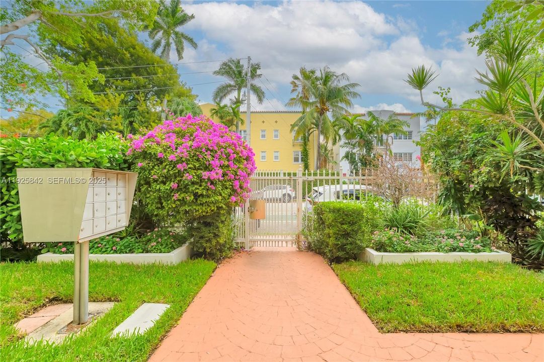 待售: $449,000 (2 贝兹, 1 浴室, 931 平方英尺)