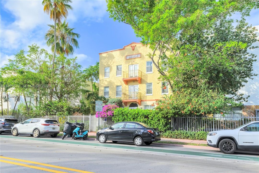 待售: $449,000 (2 贝兹, 1 浴室, 931 平方英尺)