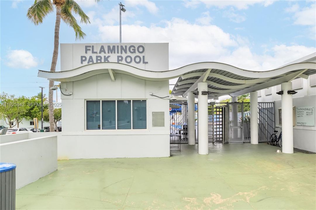 Walking Distance to Flamingo Park Pool!