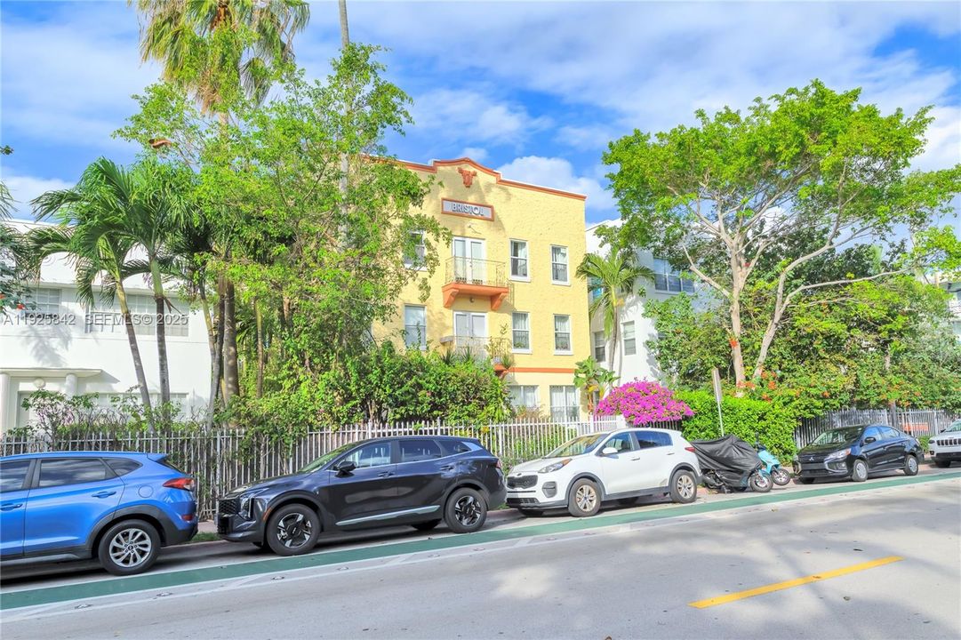 待售: $449,000 (2 贝兹, 1 浴室, 931 平方英尺)