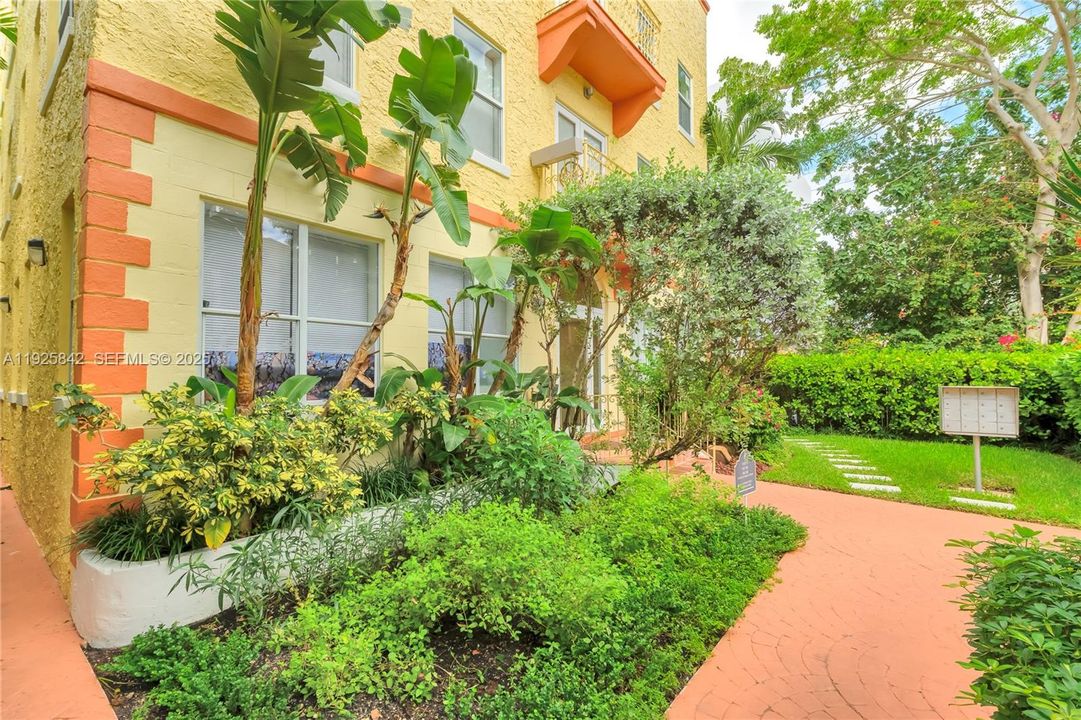 待售: $449,000 (2 贝兹, 1 浴室, 931 平方英尺)