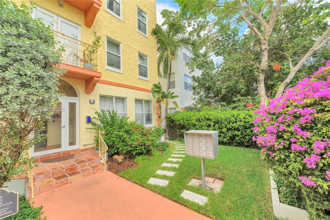 待售: $449,000 (2 贝兹, 1 浴室, 931 平方英尺)