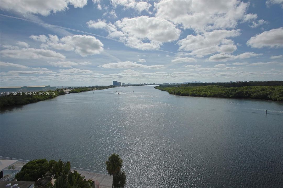 For Rent: $2,400 (1 beds, 1 baths, 762 Square Feet)