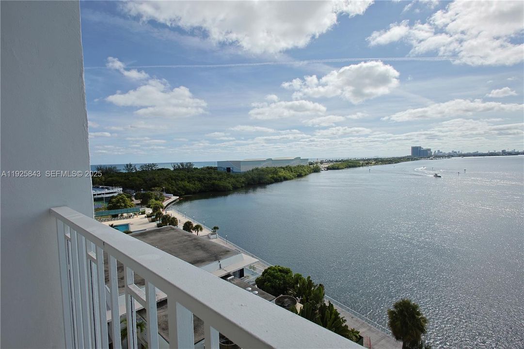 For Rent: $2,400 (1 beds, 1 baths, 762 Square Feet)