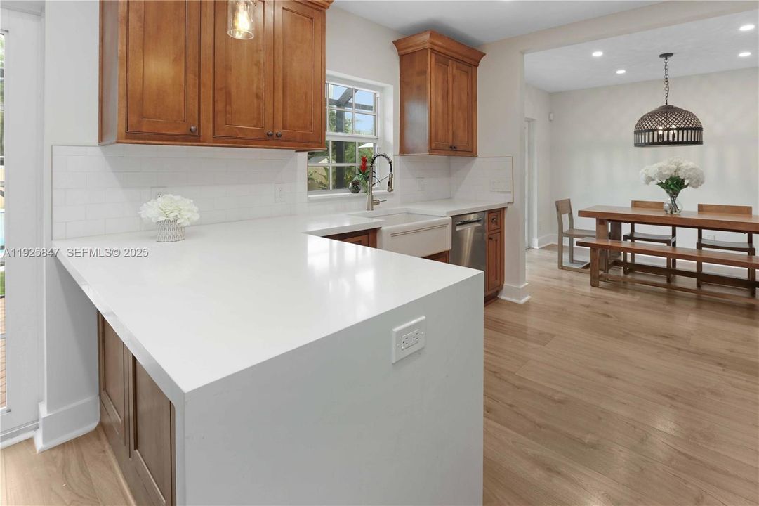 En Venta: $990,000 (2 camas, 2 baños, 1464 Pies cuadrados)