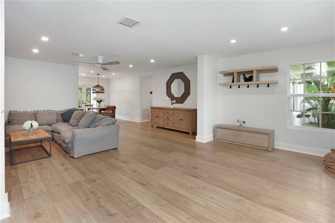 En Venta: $990,000 (2 camas, 2 baños, 1464 Pies cuadrados)