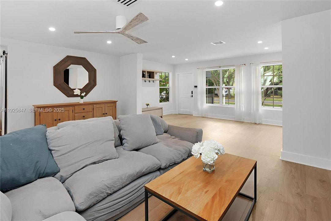 En Venta: $990,000 (2 camas, 2 baños, 1464 Pies cuadrados)