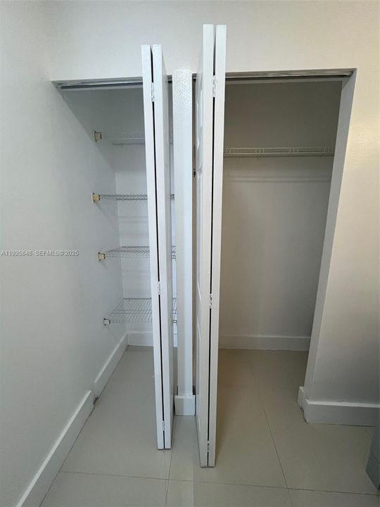 待售: $450,000 (2 贝兹, 2 浴室, 1049 平方英尺)