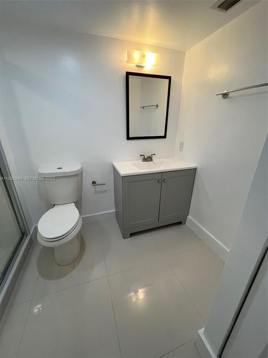 待售: $450,000 (2 贝兹, 2 浴室, 1049 平方英尺)