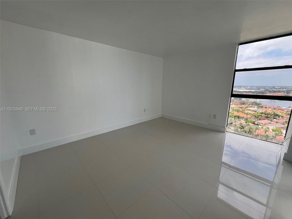 待售: $450,000 (2 贝兹, 2 浴室, 1049 平方英尺)