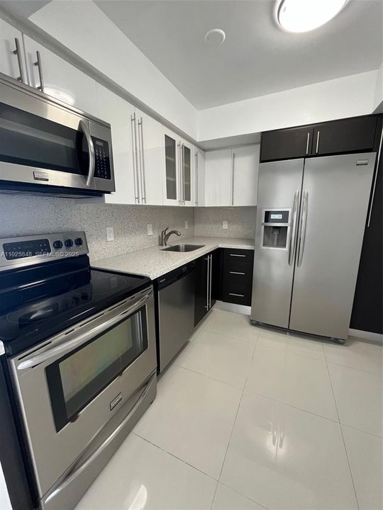 待售: $450,000 (2 贝兹, 2 浴室, 1049 平方英尺)