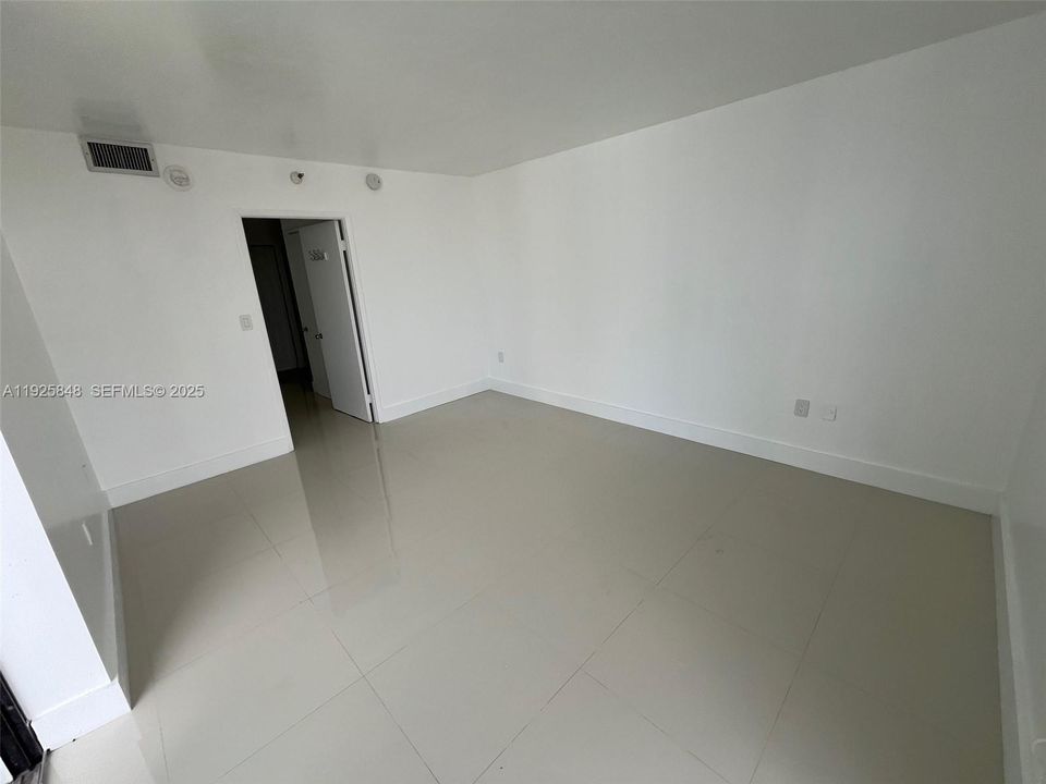 待售: $450,000 (2 贝兹, 2 浴室, 1049 平方英尺)