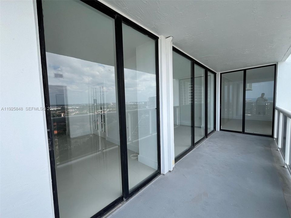 待售: $450,000 (2 贝兹, 2 浴室, 1049 平方英尺)