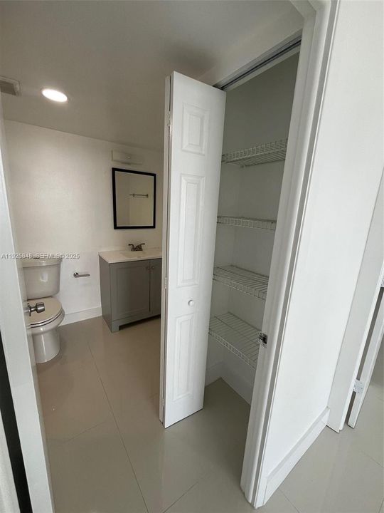 待售: $450,000 (2 贝兹, 2 浴室, 1049 平方英尺)