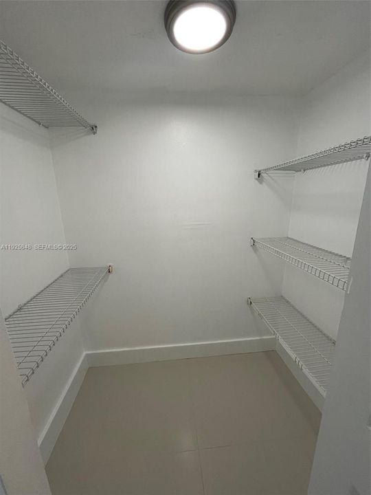 待售: $450,000 (2 贝兹, 2 浴室, 1049 平方英尺)