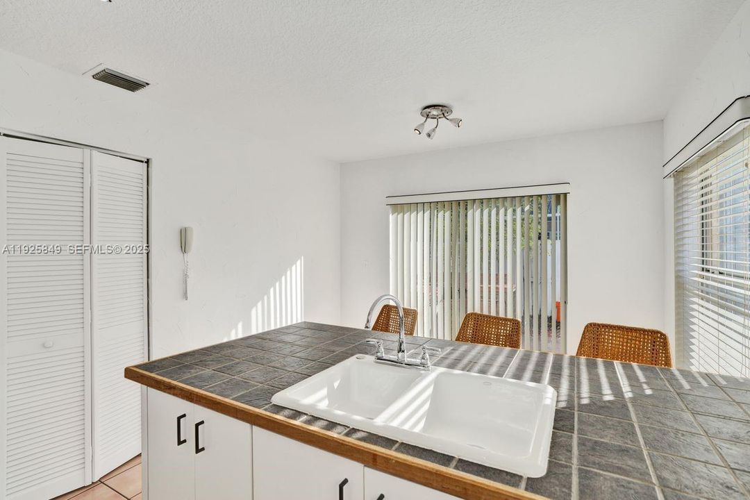 For Sale: $495,000 (3 beds, 2 baths, 1476 Square Feet)