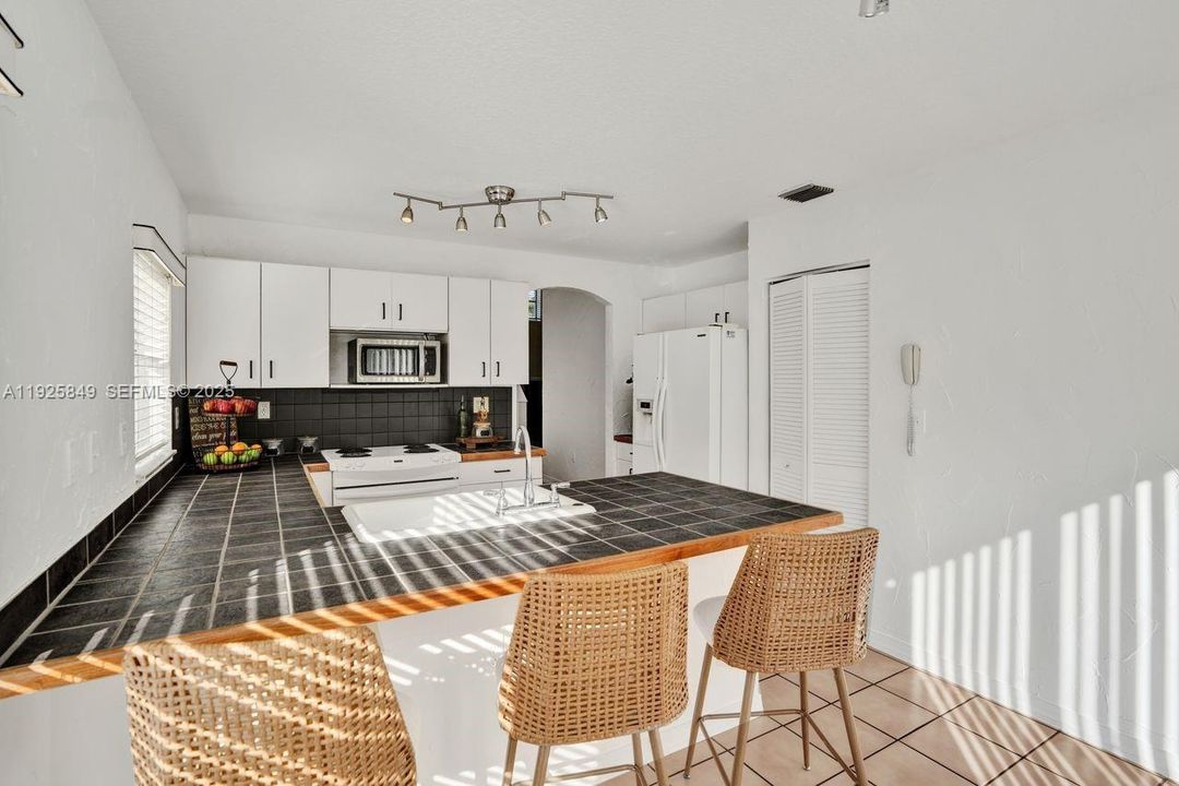 For Sale: $495,000 (3 beds, 2 baths, 1476 Square Feet)