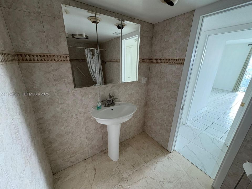 На продажу: $240,000 (2 спален, 2 ванн, 1633 Квадратных фут)