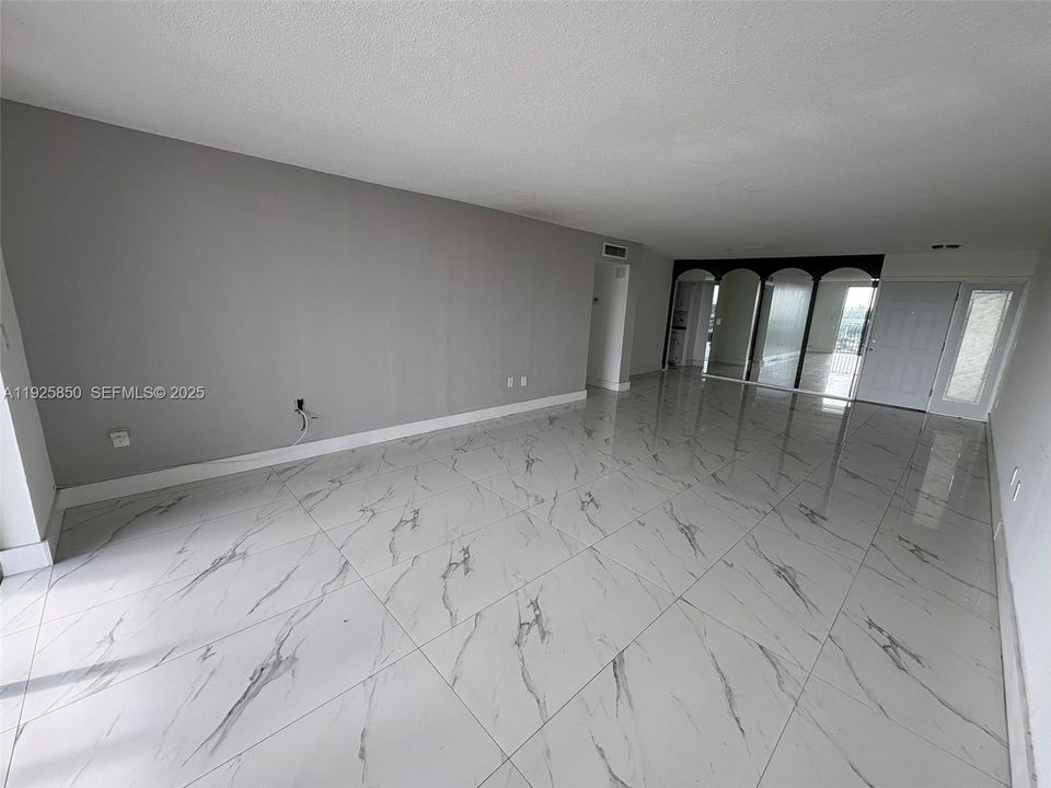 На продажу: $240,000 (2 спален, 2 ванн, 1633 Квадратных фут)