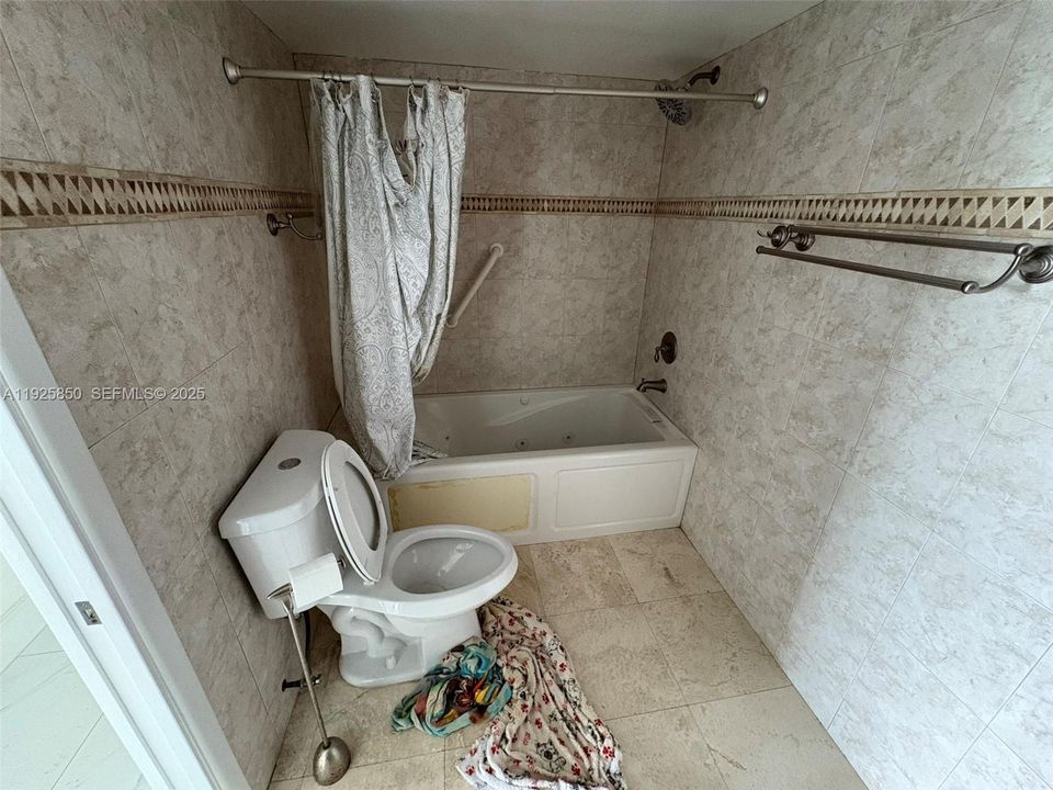 На продажу: $240,000 (2 спален, 2 ванн, 1633 Квадратных фут)