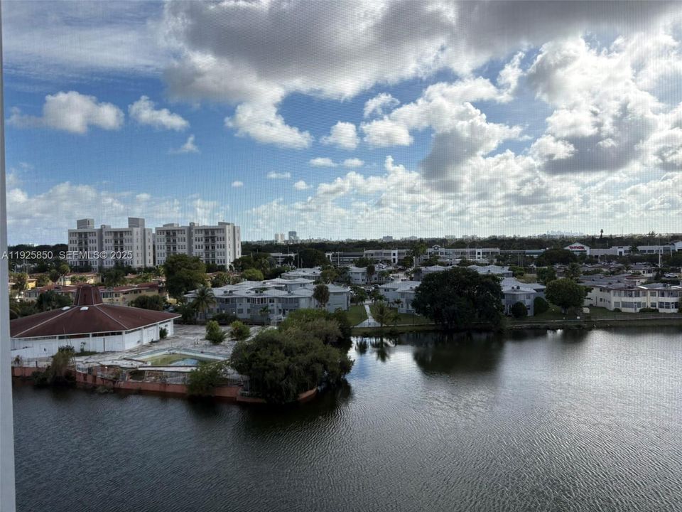 На продажу: $240,000 (2 спален, 2 ванн, 1633 Квадратных фут)