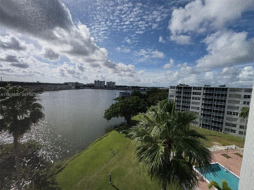 На продажу: $240,000 (2 спален, 2 ванн, 1633 Квадратных фут)