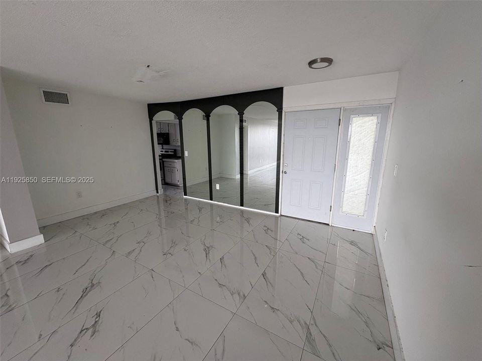 На продажу: $240,000 (2 спален, 2 ванн, 1633 Квадратных фут)