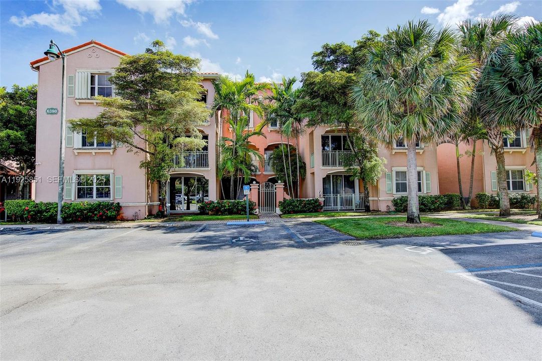 For Rent: $2,900 (3 beds, 2 baths, 1464 Square Feet)