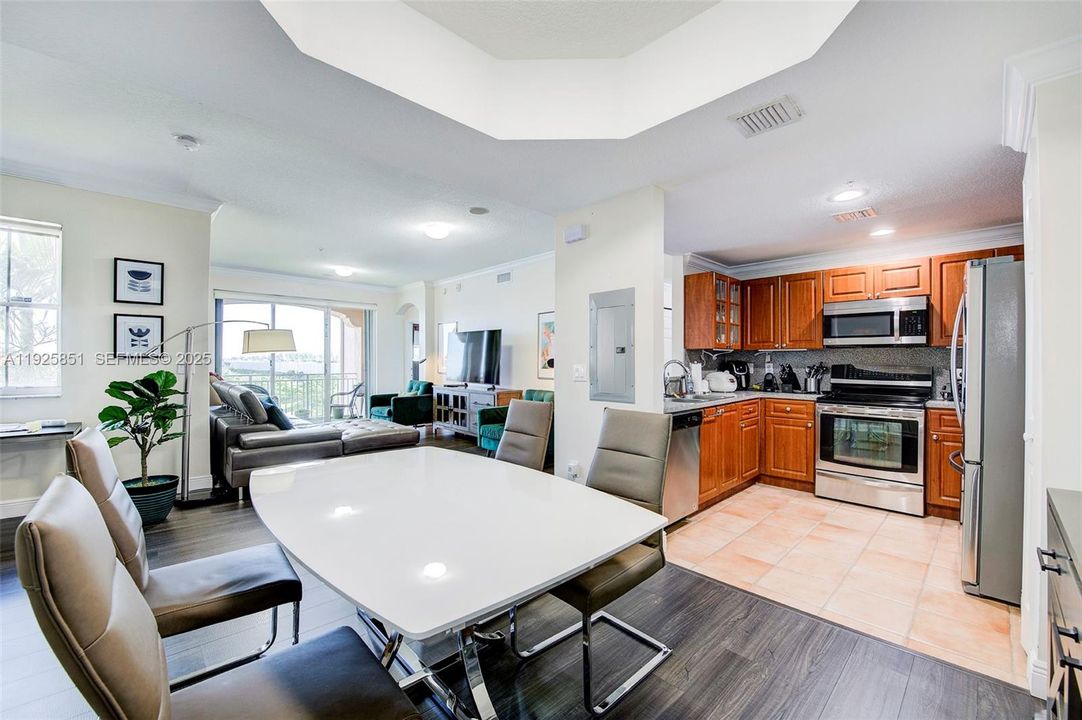 For Rent: $2,900 (3 beds, 2 baths, 1464 Square Feet)