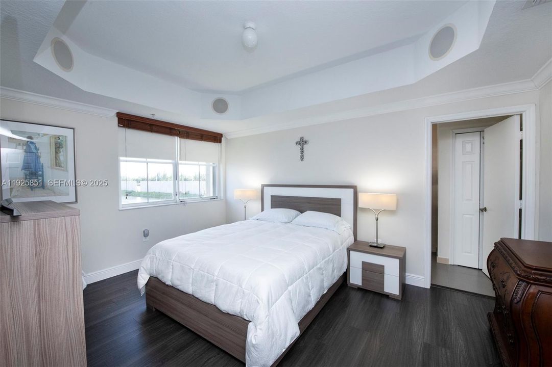 For Rent: $2,900 (3 beds, 2 baths, 1464 Square Feet)