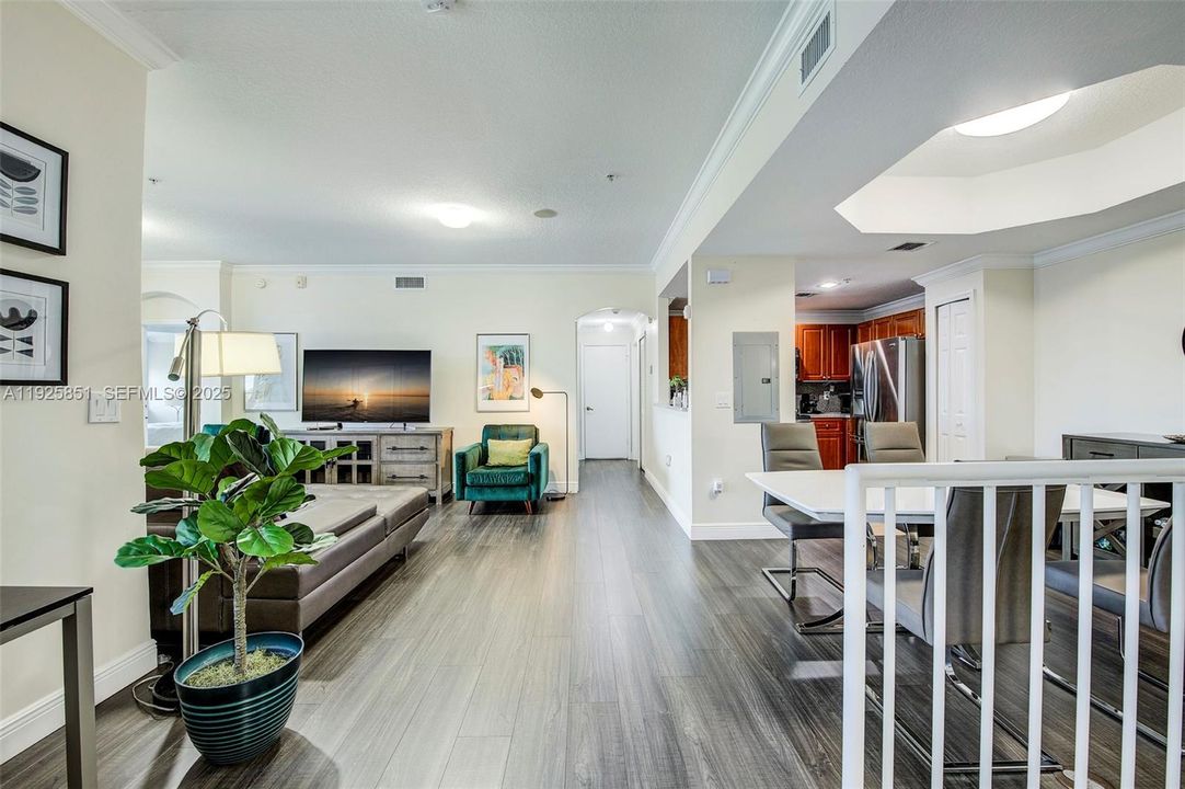 For Rent: $2,900 (3 beds, 2 baths, 1464 Square Feet)