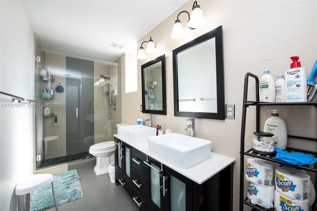 For Rent: $2,900 (3 beds, 2 baths, 1464 Square Feet)