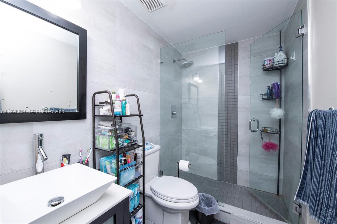 For Rent: $2,900 (3 beds, 2 baths, 1464 Square Feet)