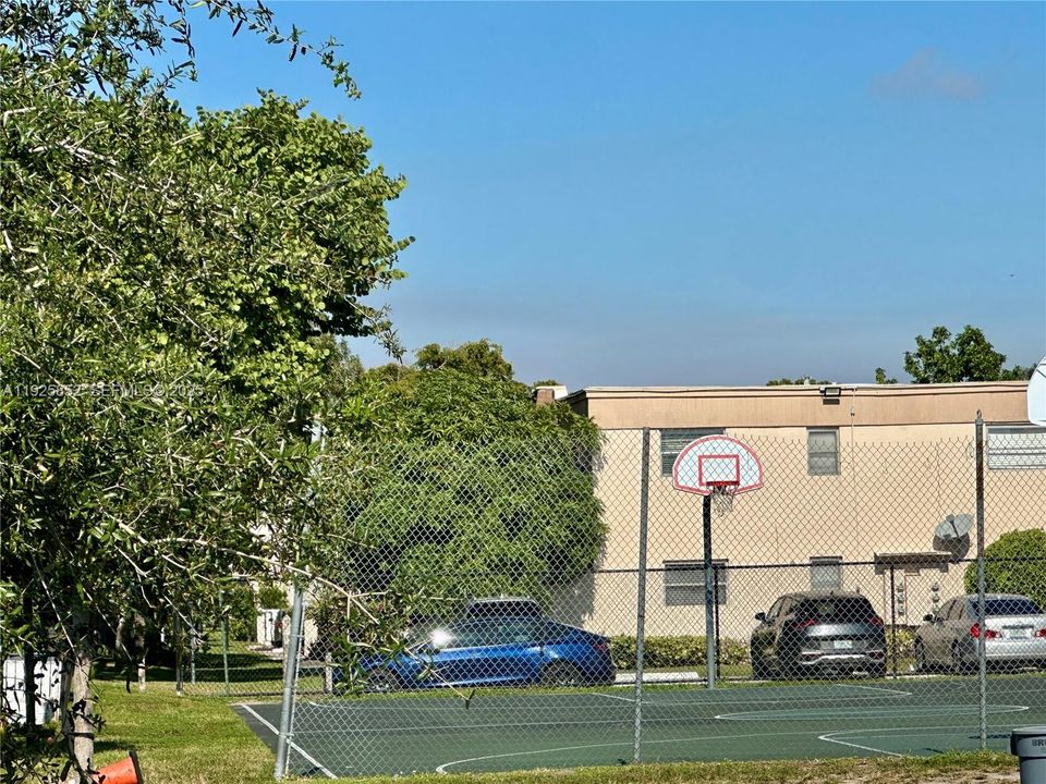 For Sale: $359,999 (4 beds, 2 baths, 1512 Square Feet)