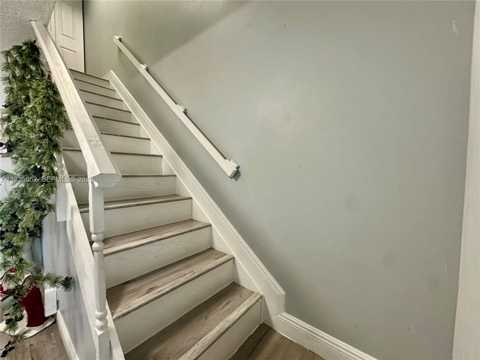 For Sale: $359,999 (4 beds, 2 baths, 1512 Square Feet)