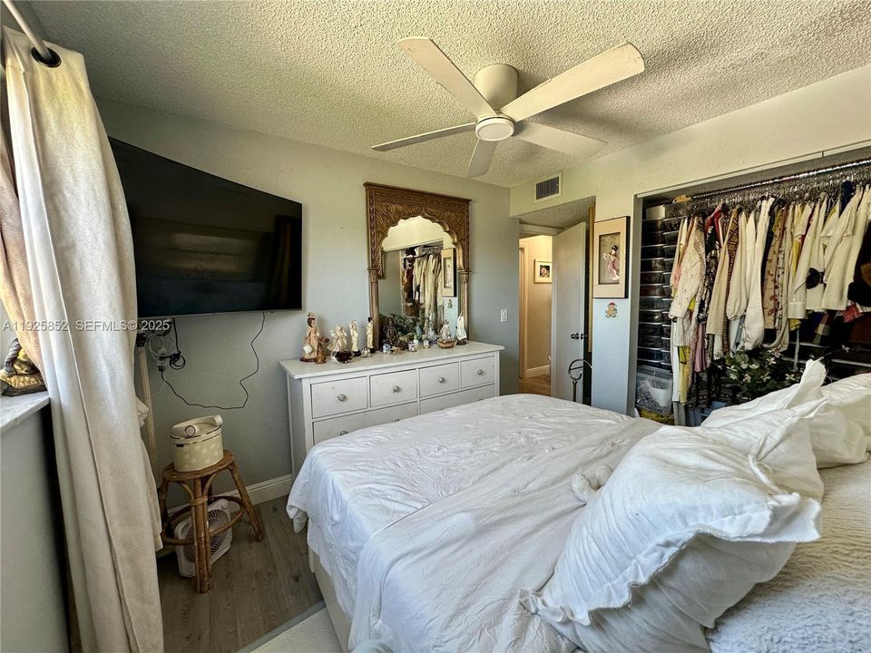 For Sale: $359,999 (4 beds, 2 baths, 1512 Square Feet)