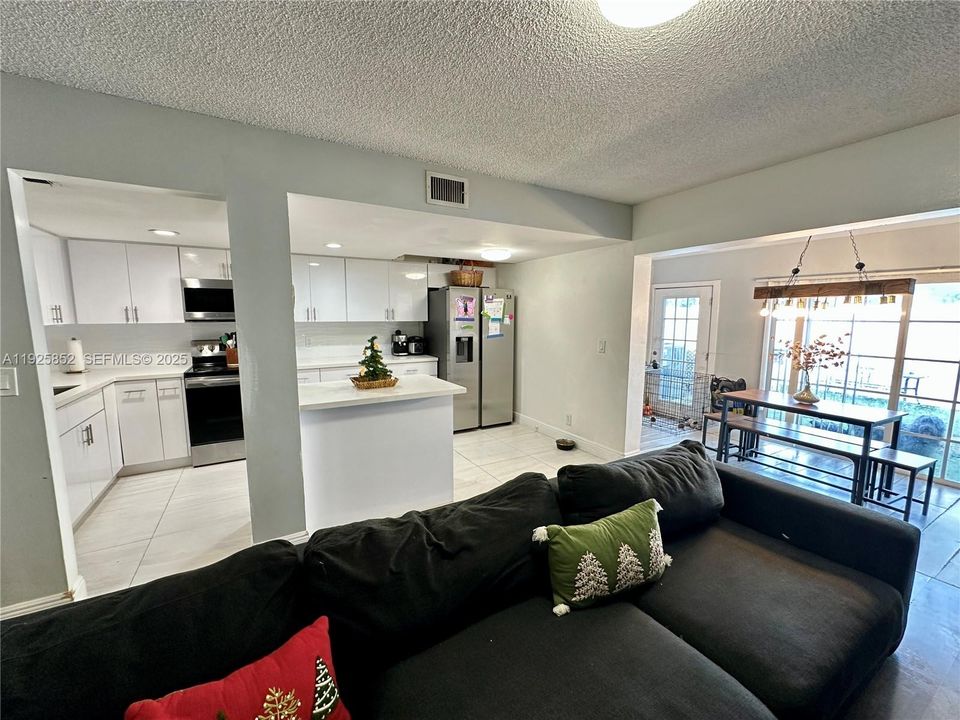 For Sale: $359,999 (4 beds, 2 baths, 1512 Square Feet)