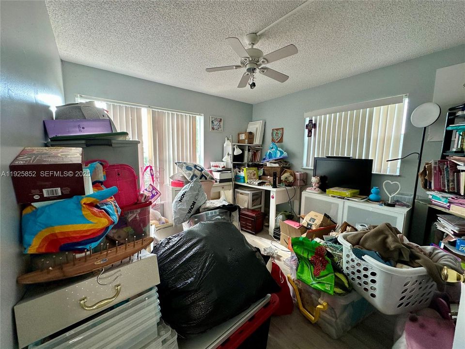 For Sale: $359,999 (4 beds, 2 baths, 1512 Square Feet)