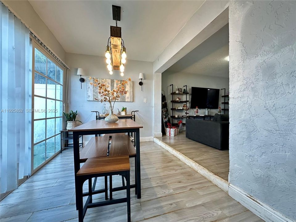 For Sale: $359,999 (4 beds, 2 baths, 1512 Square Feet)