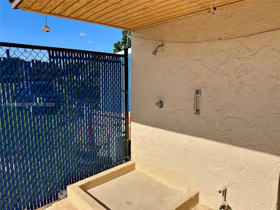 For Sale: $359,999 (4 beds, 2 baths, 1512 Square Feet)