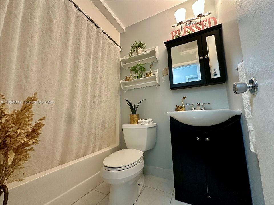 For Sale: $359,999 (4 beds, 2 baths, 1512 Square Feet)