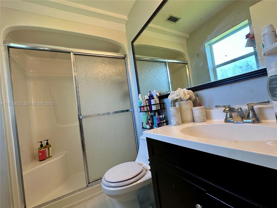 For Sale: $359,999 (4 beds, 2 baths, 1512 Square Feet)