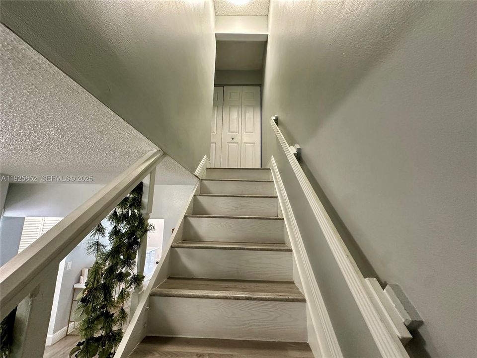 For Sale: $359,999 (4 beds, 2 baths, 1512 Square Feet)