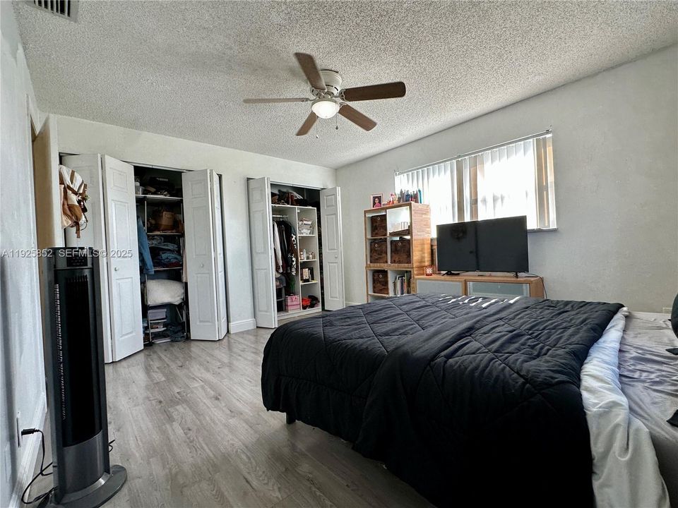 For Sale: $359,999 (4 beds, 2 baths, 1512 Square Feet)